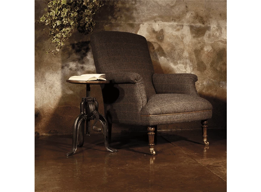 Dalmore chair fauteuil tetrad harris tweed stof wielen mahonie poten engelse stijl