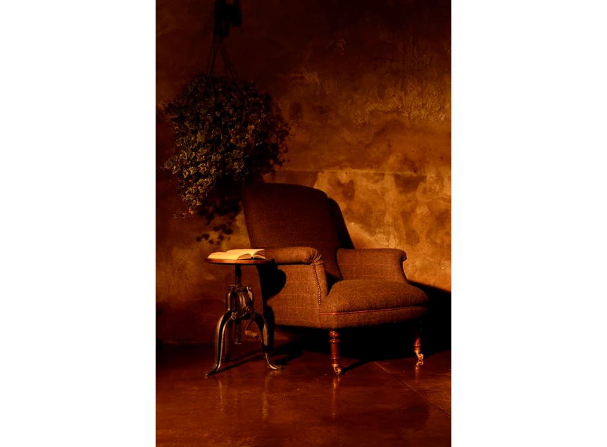 Dalmore chair tetrad harris tweed stof wielen mahonie poten engelse stijl fauteuil