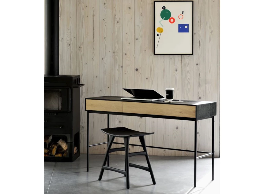 Sfeerfoto Oak Blackbird Desk 51478 bureau massiek eik hout zwart modern design Ethnicraft	