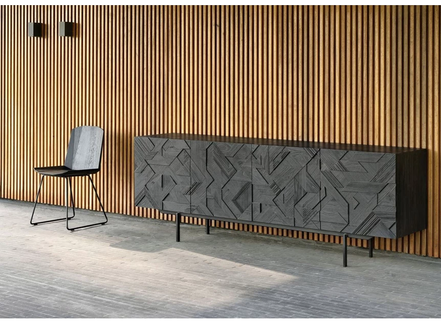 Sfeerfoto zijkant Teak Graphic Sideboard dressoir zwart metaal 10061 Ethnicraft modern design	