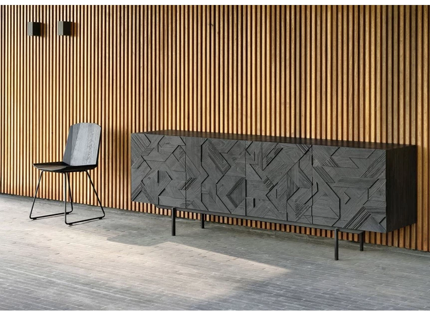Sfeerfoto zijkant Teak Graphic Sideboard dressoir zwart metaal 10061 Ethnicraft modern design	