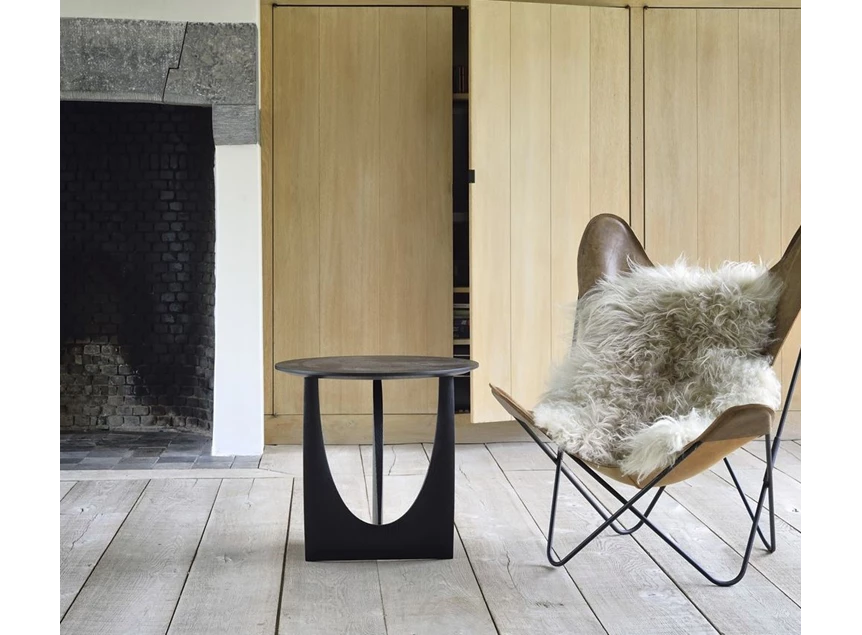 Sfeerfoto Oak Geometric Side Table 50536 bijzettafel black zwart massief eik hout modern design Ethnicraft