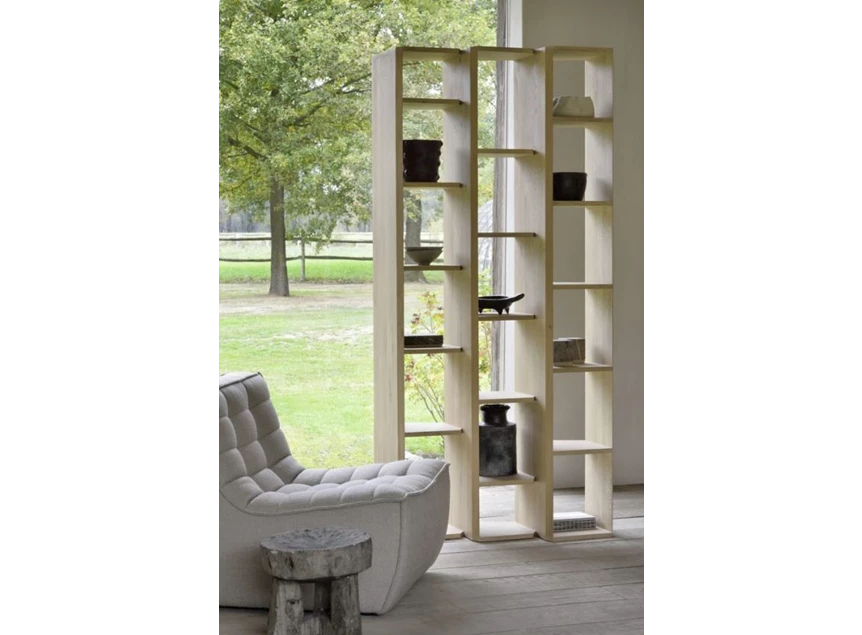Sfeerfoto Oak Stairs Rack 50762 boekenkast rek massief eik hout modern design Ethnicraft	