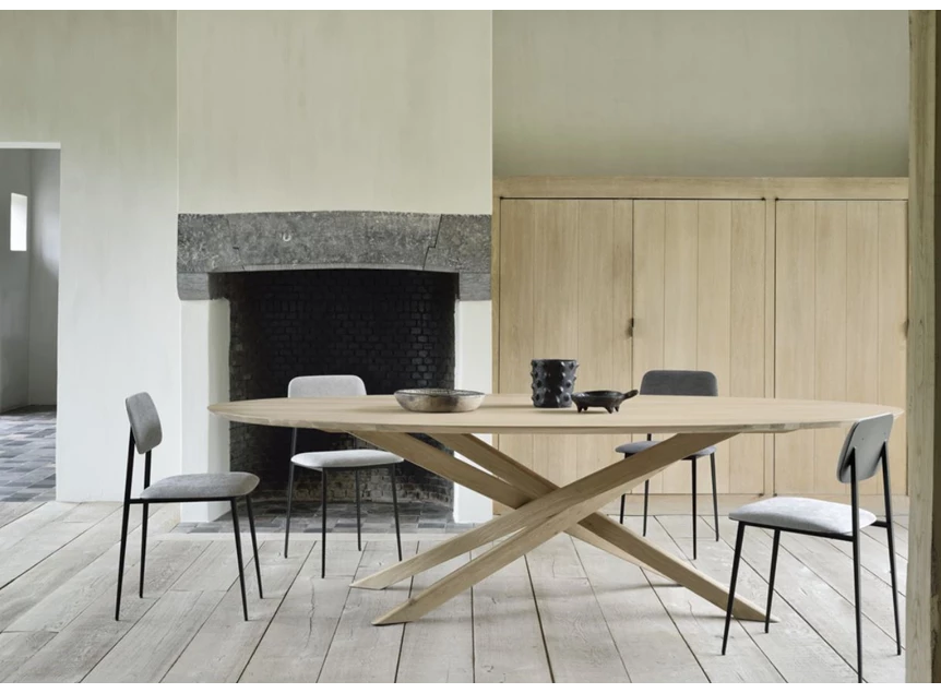 Sfeerfoto Oak Mikado Dining Table 50178 eettafel tafel oval ovaal elyps massief eik hout modern design Ethnicraft