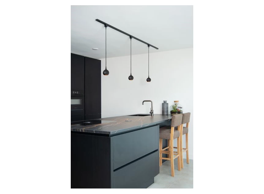 09956-01-30 track railverlichting favori hanglamp zwart gu10 led verstelbaar sfeerbeeld keuken