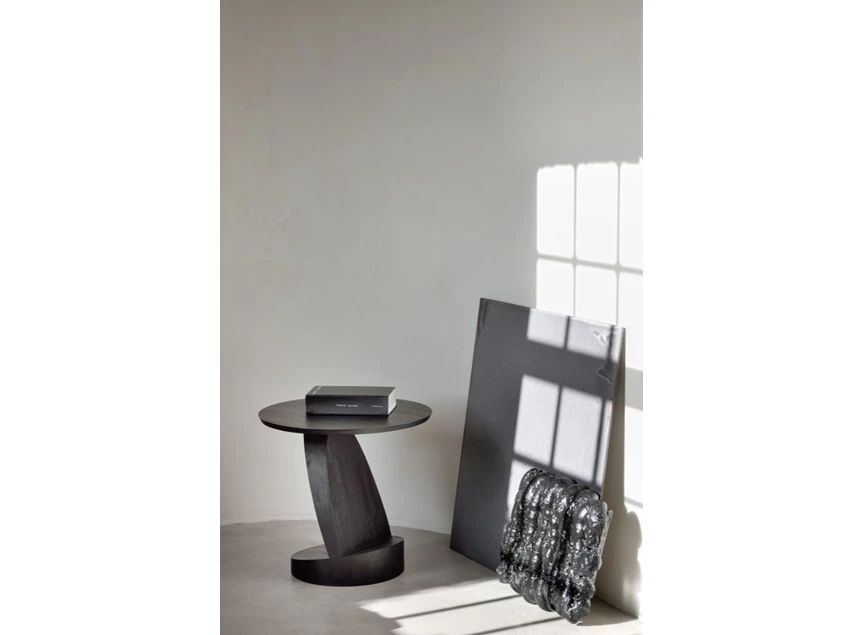 Sfeerfoto Teak Oblic Side Table 10185 Ethnicraft modern design