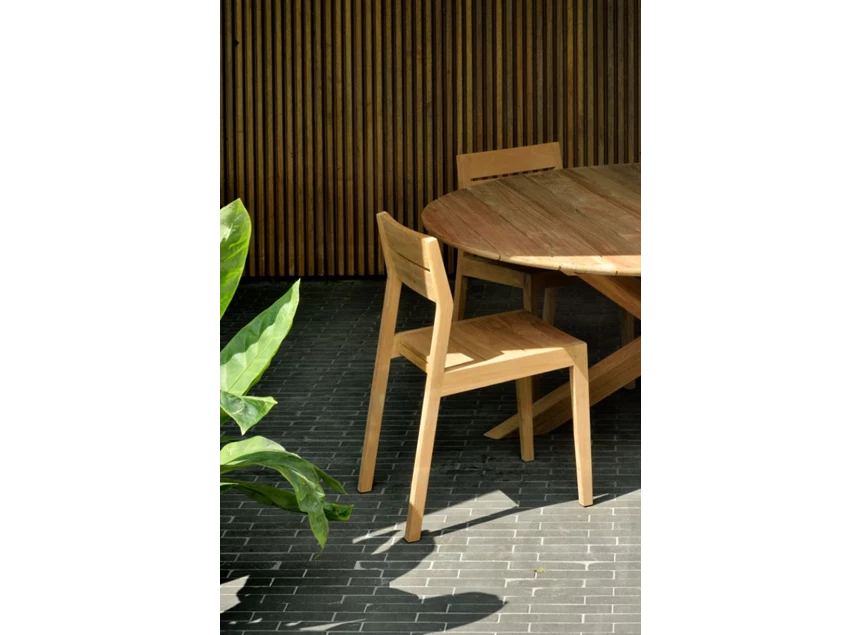 Sfeerfoto Teak Circle Outdoor Dining Table 10281 Ethnicraft modern design