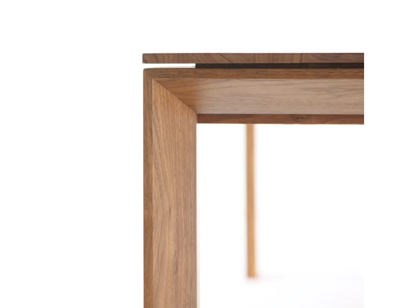 Zijkant Verlengbare tafel Pondus walnoot Contur Sudbrock modern design