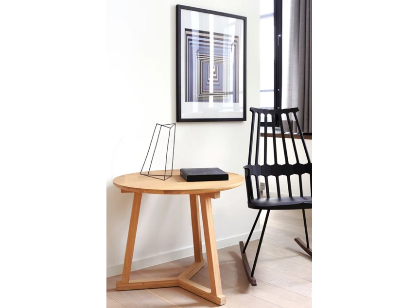 Sfeerfoto Oak Tripod Side Table 50509 Ethnicraft modern design
