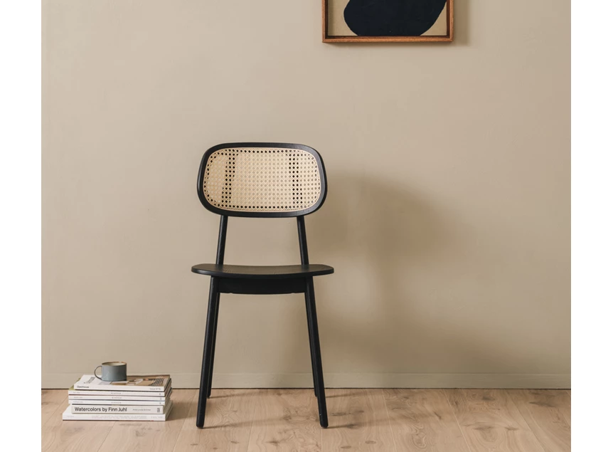 Sfeerfoto Stoel Titus Dining Chair Black Oak Plywood Seat Vincent Sheppard