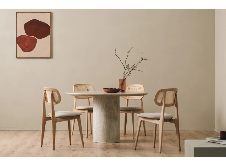 Sfeerfoto Stoel Titus Dining Chair Natural Oak Upholstered Lime White Bouclé Vincent Sheppard