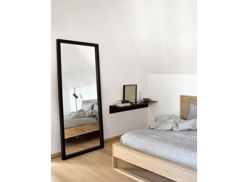 Sfeerfoto Oak Light Frame Black Floor Mirror 51289 Ethnicraft modern design