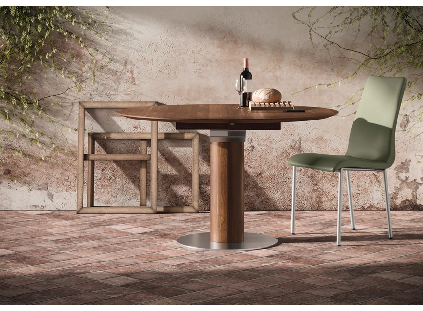 Sfeerfoto Verlengbare tafel Modena rond massief hout Amerikaans noten Willisau