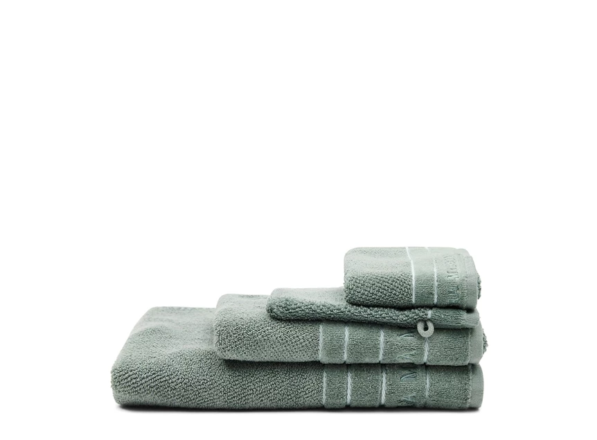 466980 Rivièra Maison RM handdoek elegant towel moss groen  collectie stapel