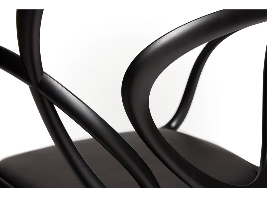 Detail Armstoel Loop Black with cushion 30002BL Qeeboo