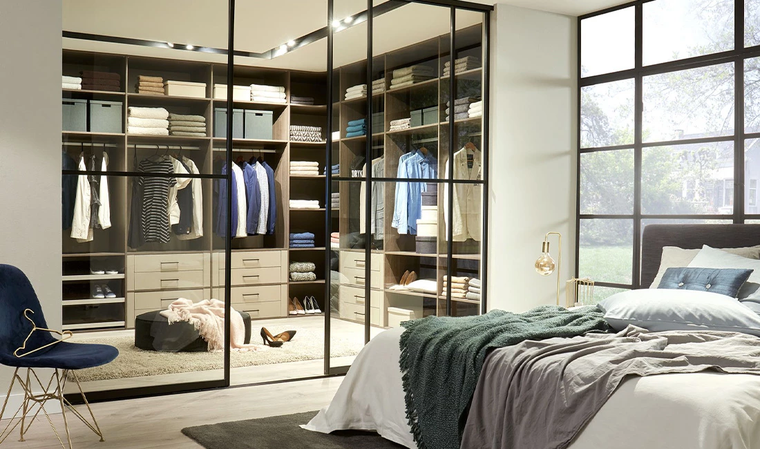 Sfeerbeeld open dressing met industriële deur